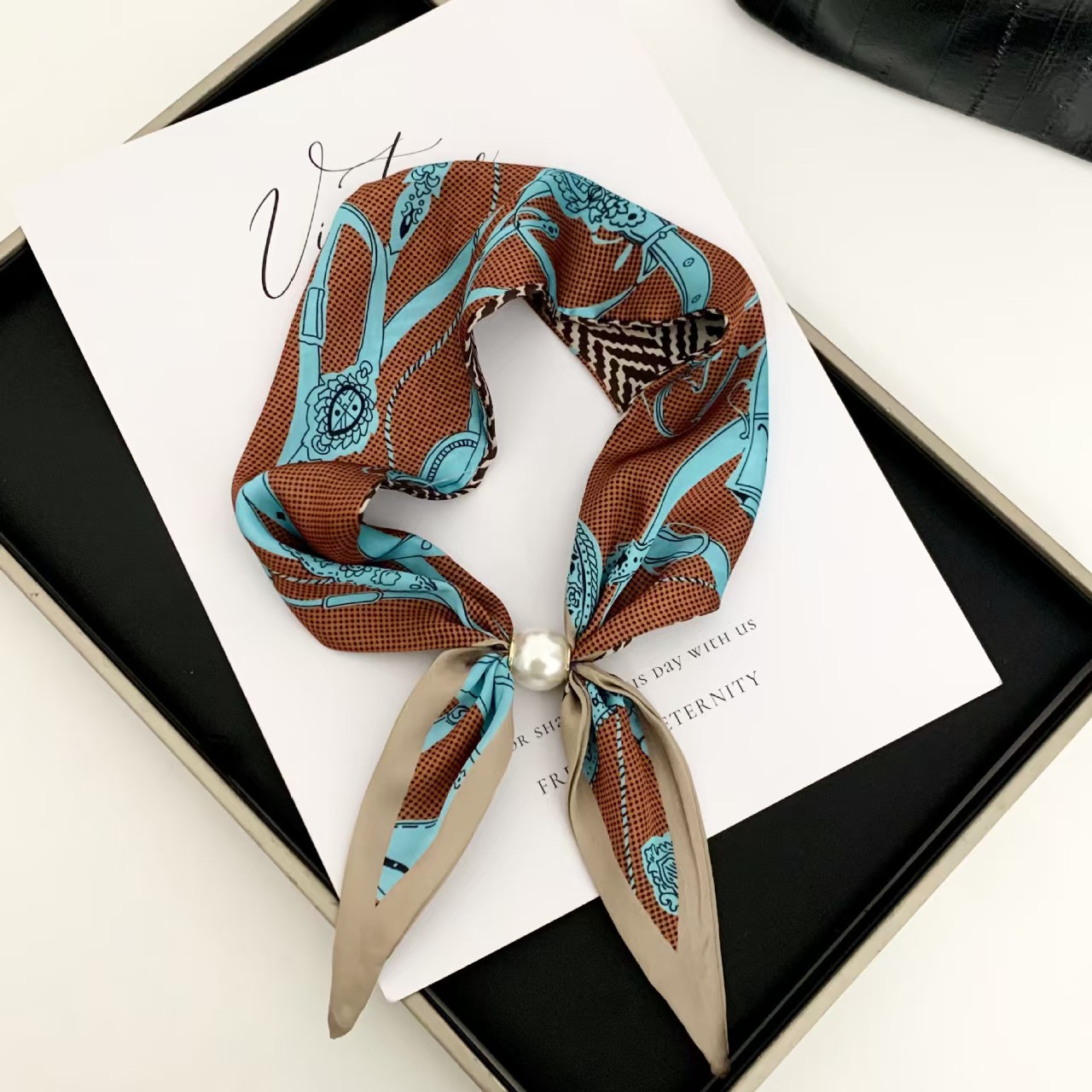 Korean Style Elegant Pearl Mag - Silk Scarf Square 评论和价格